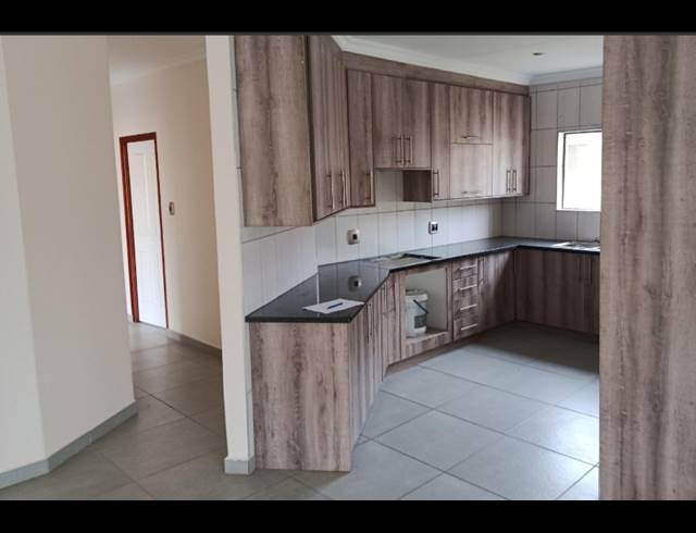 4 BEDROOM HOUSE FOR SALE IN MANDELA VIEW